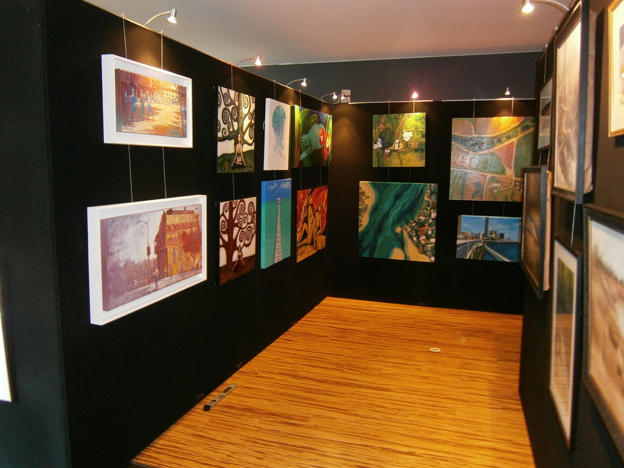 Art Hanging System Wall - Image 2